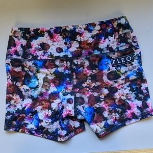 EUC Fleo Dark Floral power High Rise Medium.
